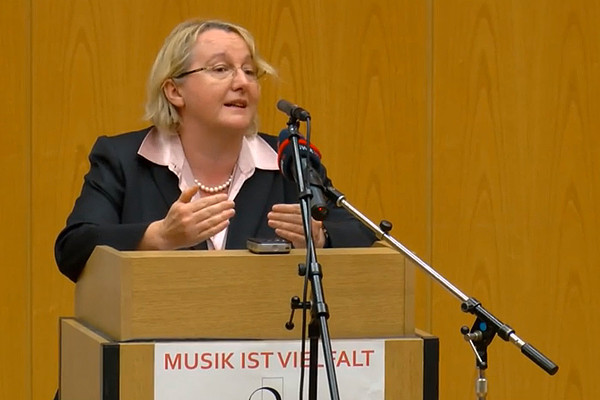 ein von vornherein abgekartetes spiel? - Ministerin Bauer in Mannheim: Argumente nützen der Musikhochschule nicht 