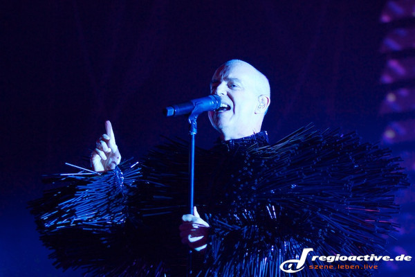 schön im stachelkostüm - Berlin Festival 2013 Fotos: Die Pet Shop Boys live auf dem Flughafen Tempelhof 